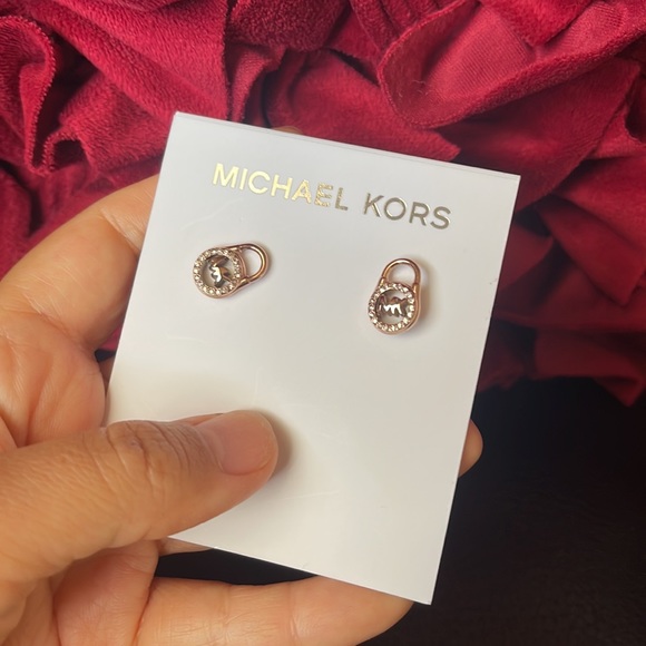 NEW MICHAEL KORS ASTOR LOCK ROSE GOLD-TONE CRYSTAL PAVE' EARRINGS MSRP $95.00 - Picture 4 of 6